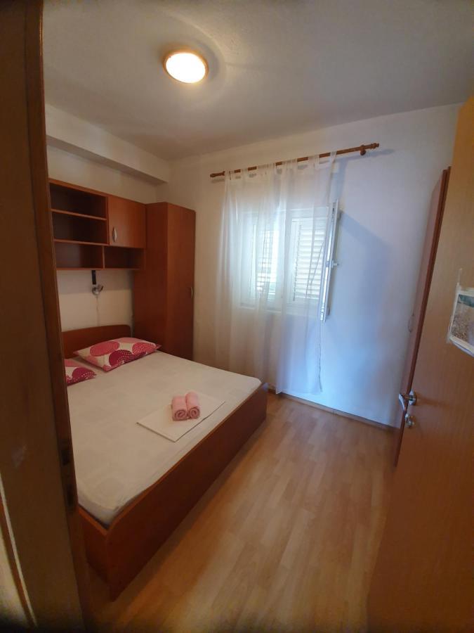 Apartman Dusanka Jovic Makarska Buitenkant foto